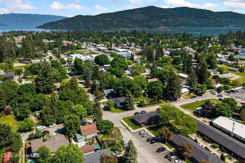 1402 W Lake Street W Sandpoint ID 83864