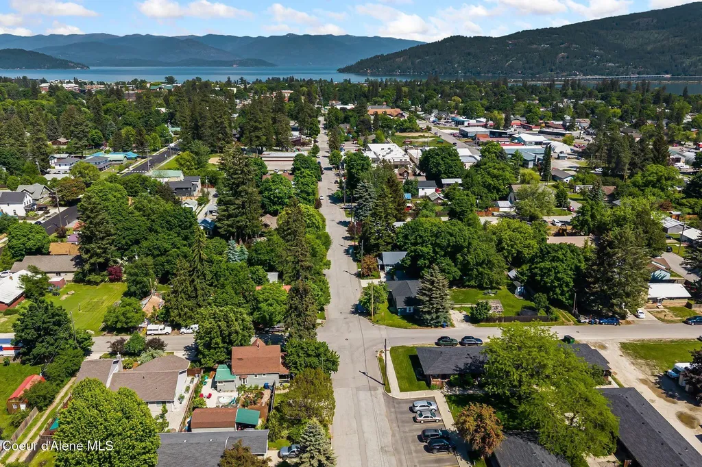 1402 W Lake Street W Sandpoint ID 83864
