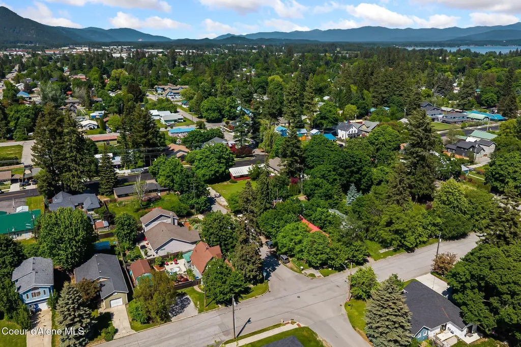 1402 W Lake Street W Sandpoint ID 83864