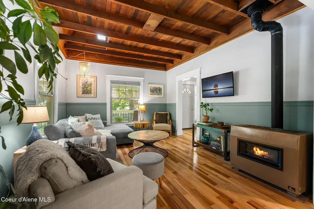 1402 W Lake Street W Sandpoint ID 83864