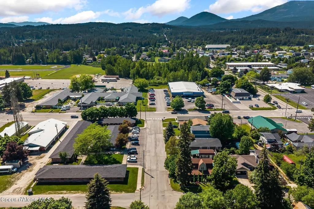 1402 W Lake Street W Sandpoint ID 83864