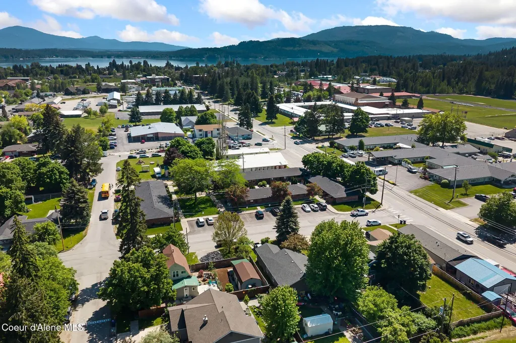 1402 W Lake Street W Sandpoint ID 83864