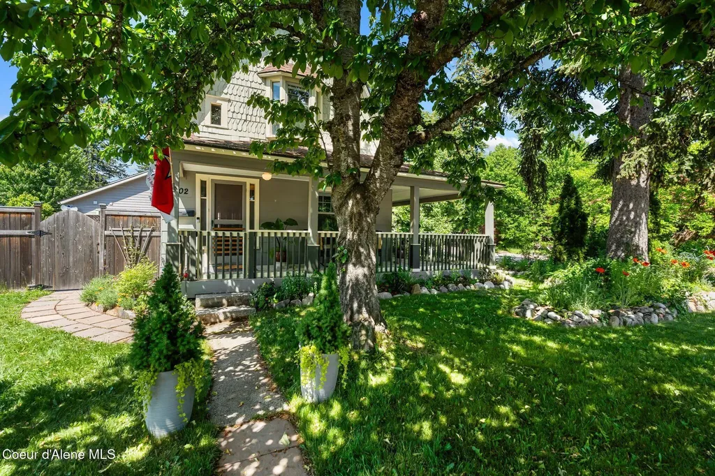 1402 W Lake Street W Sandpoint ID 83864