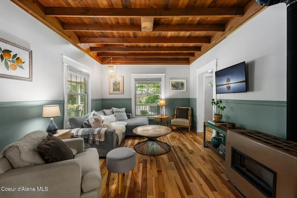 1402 W Lake Street W Sandpoint ID 83864