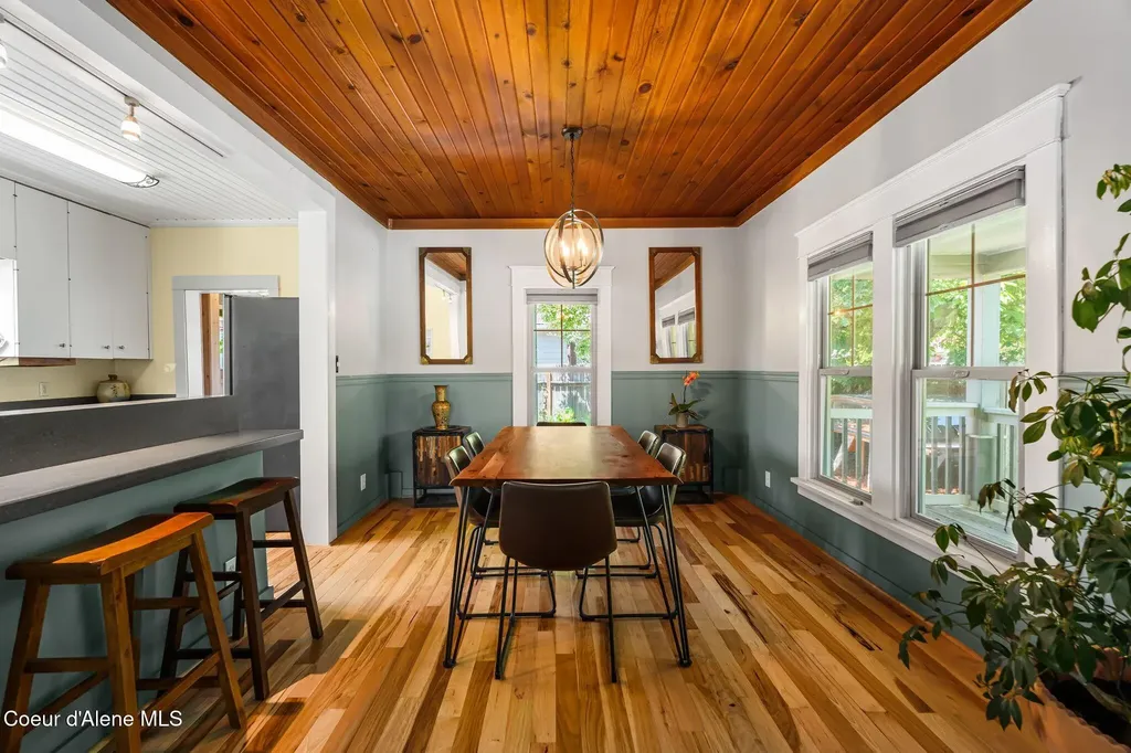 1402 W Lake Street W Sandpoint ID 83864