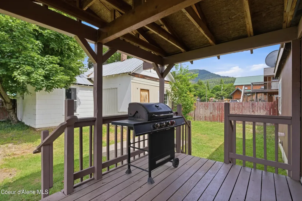 106 W Railroad Clark Fork ID 83811
