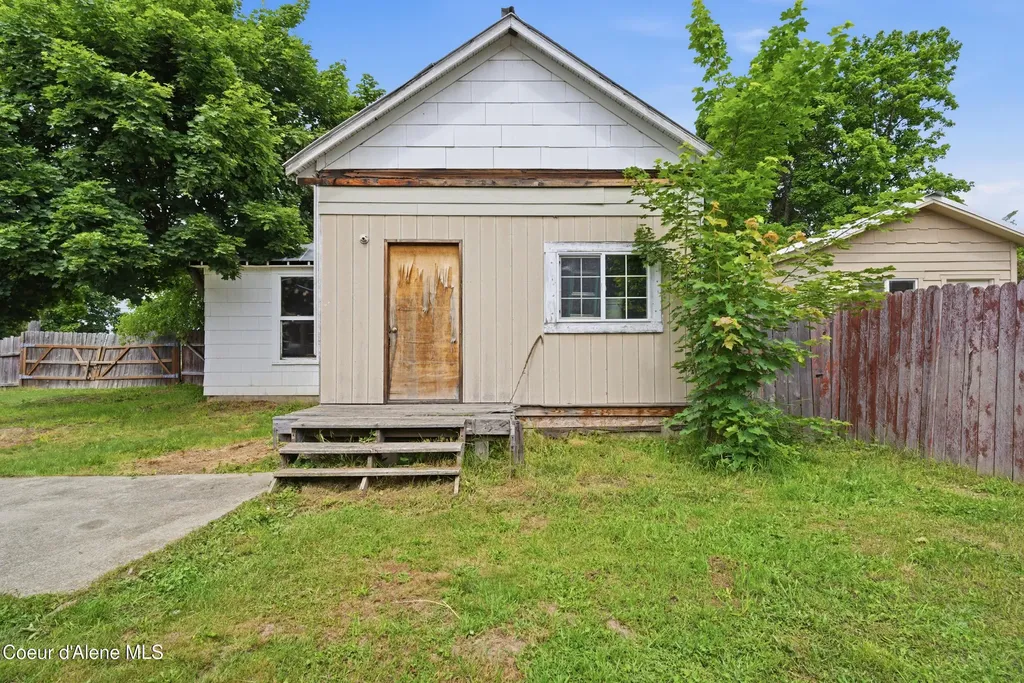 106 W Railroad Clark Fork ID 83811