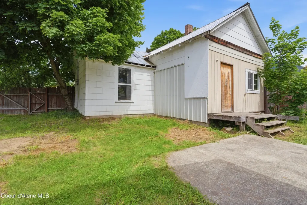 106 W Railroad Clark Fork ID 83811