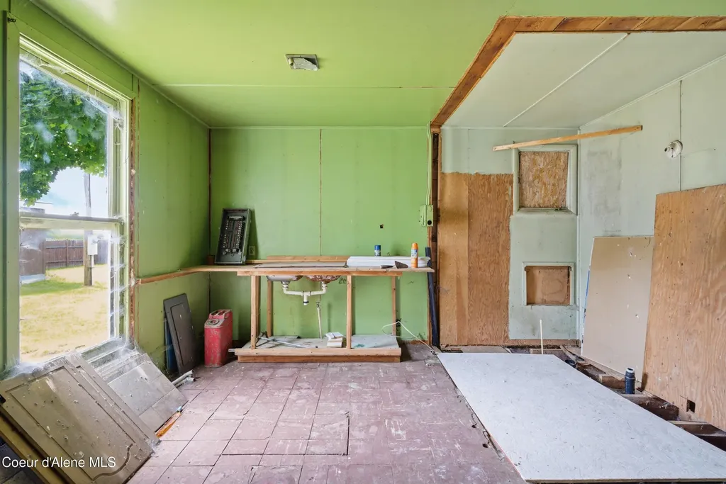 106 W Railroad Clark Fork ID 83811