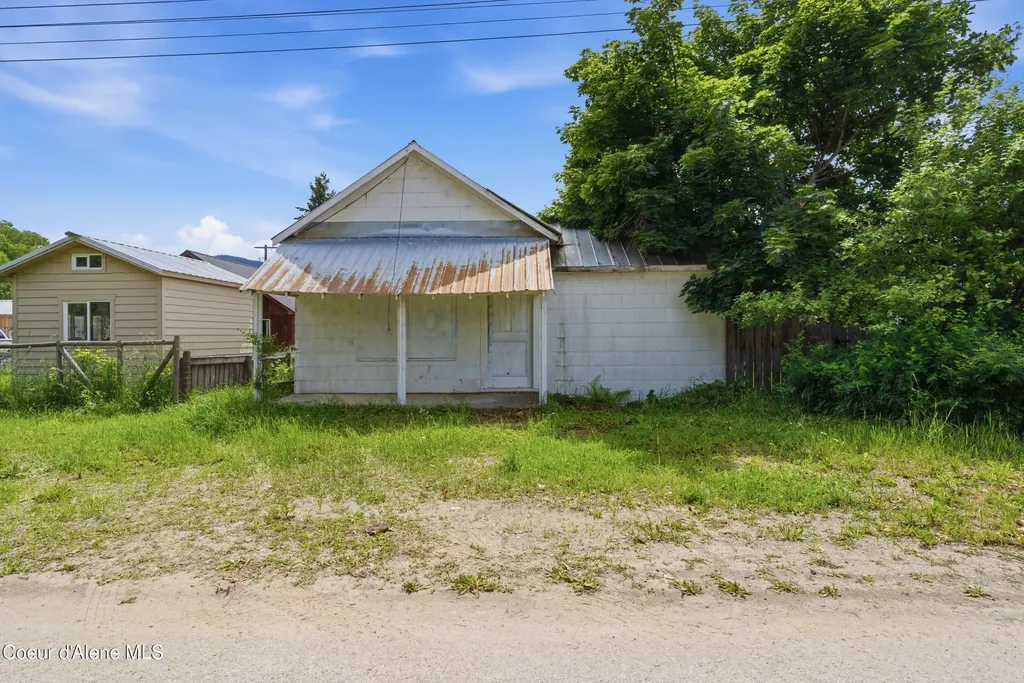 106 W Railroad Clark Fork ID 83811
