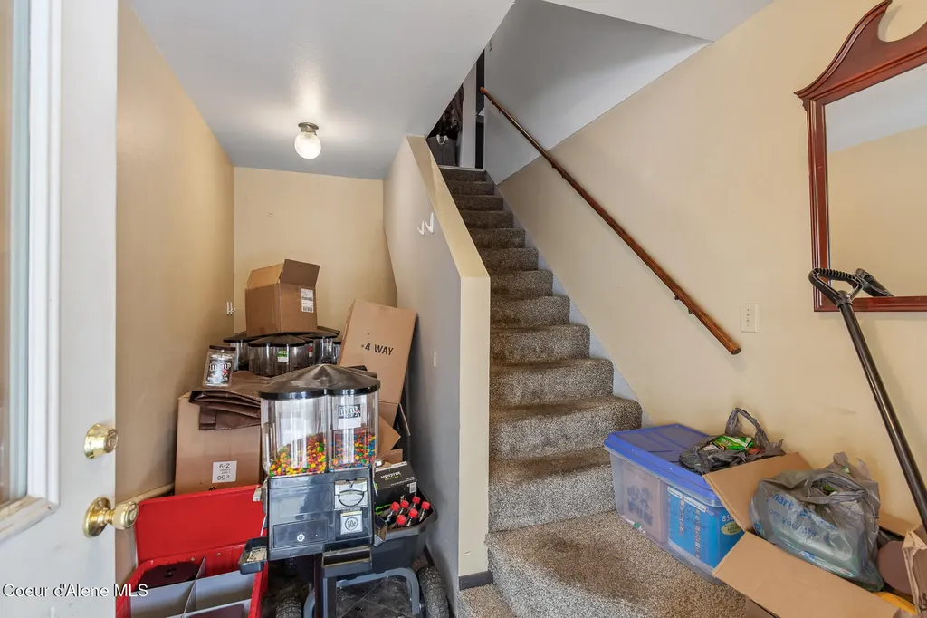 1021 N Florence Avenue Sandpoint ID 83864
