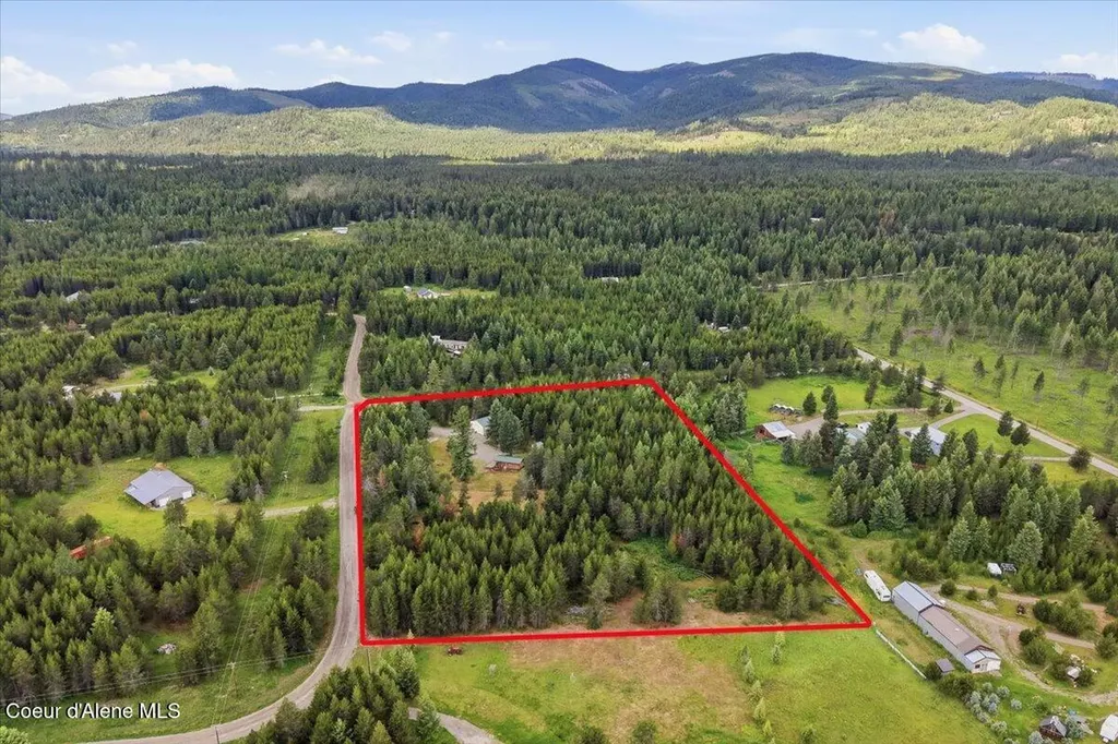 131 Outback Loop Spirit Lake ID 83869