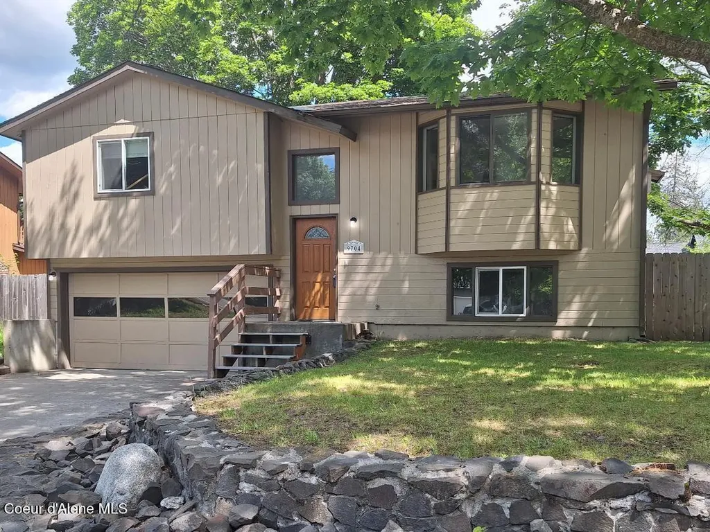 9704 N Hillview Drive Hayden ID 83835