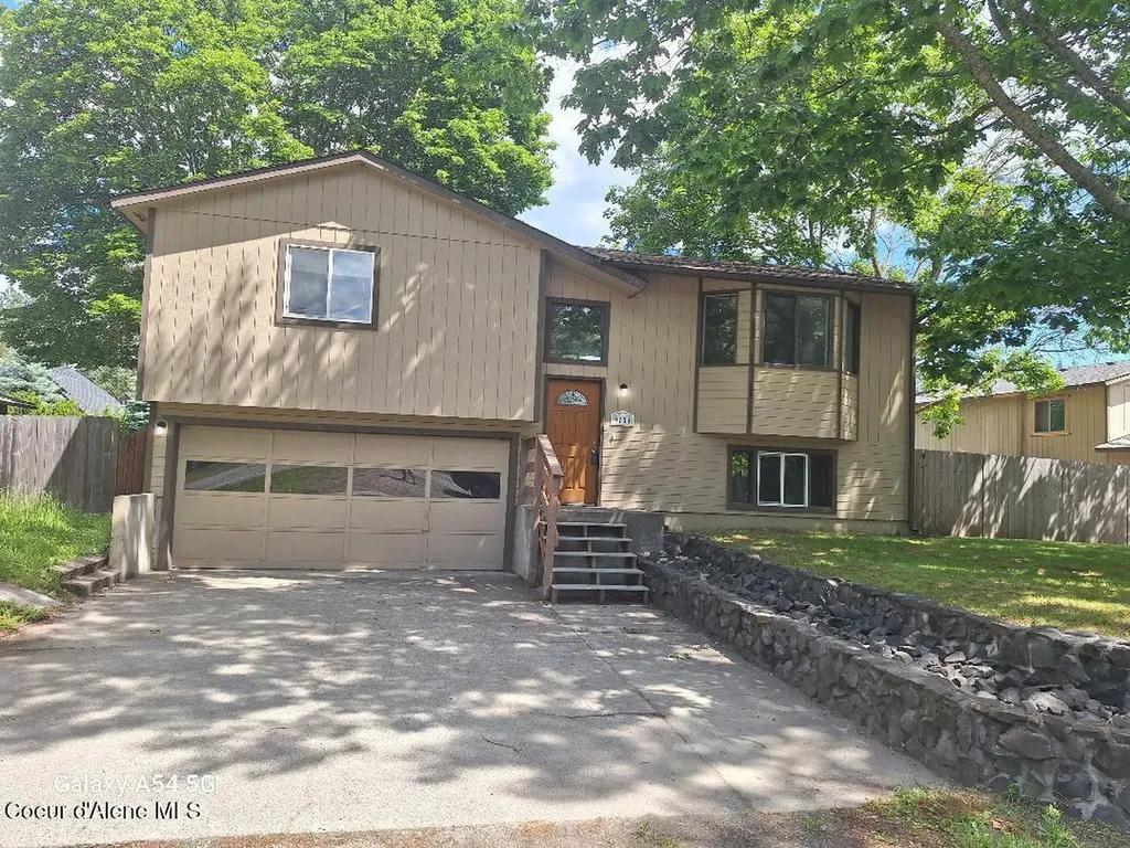 9704 N Hillview Drive Hayden ID 83835