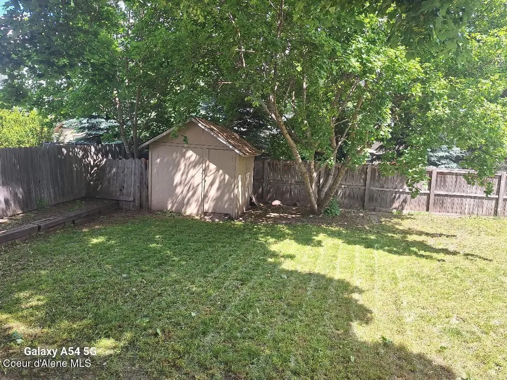 9704 N Hillview Drive Hayden ID 83835