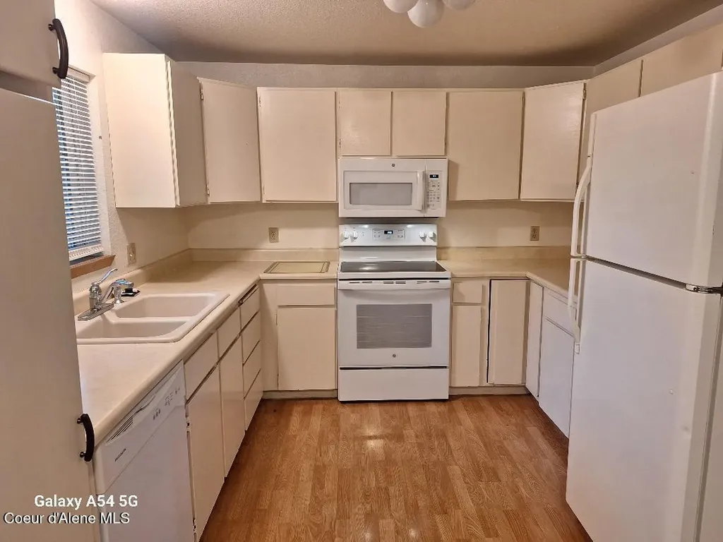 9704 N Hillview Drive Hayden ID 83835