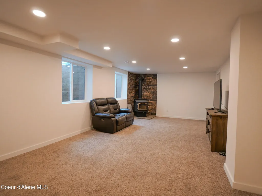 9684 N Melrose Street Hayden ID 83835