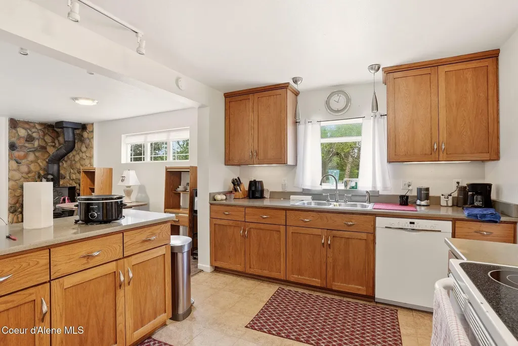 825 W Honeysuckle Avenue Hayden ID 83835