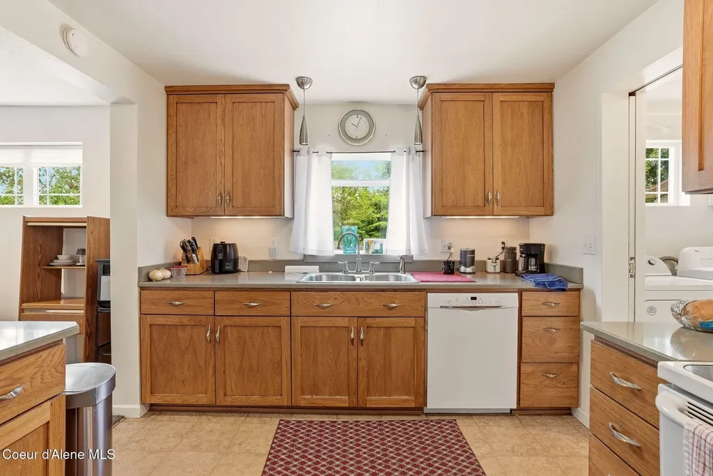 825 W Honeysuckle Avenue Hayden ID 83835