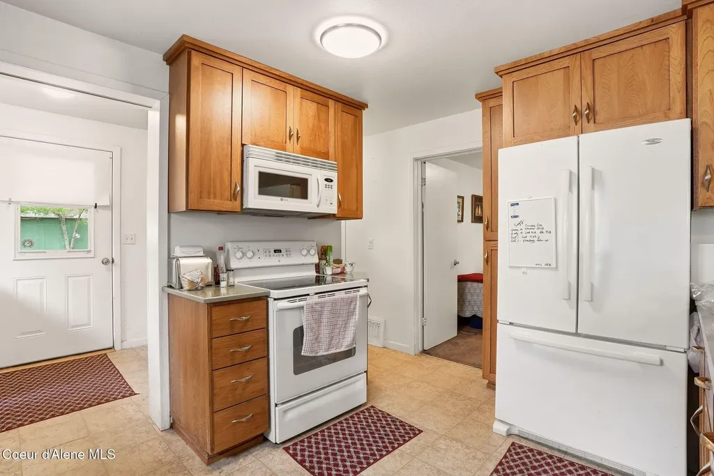 825 W Honeysuckle Avenue Hayden ID 83835