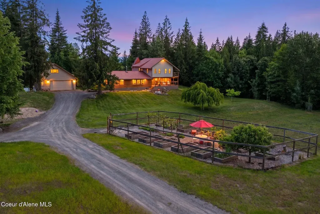 343 W Spring Creek Road Hope ID 83836