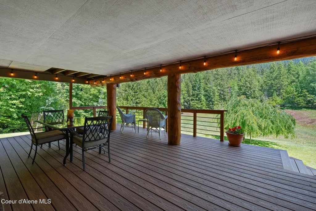 343 W Spring Creek Road Hope ID 83836