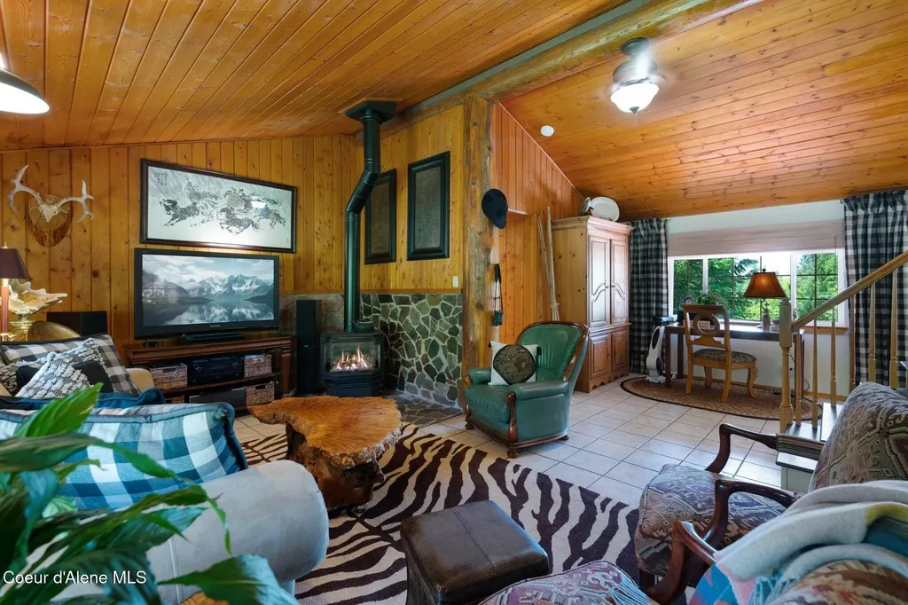 343 W Spring Creek Road Hope ID 83836