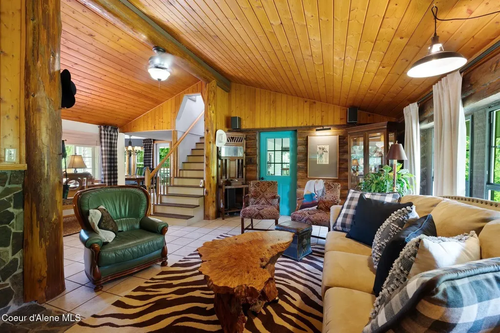 343 W Spring Creek Road Hope ID 83836