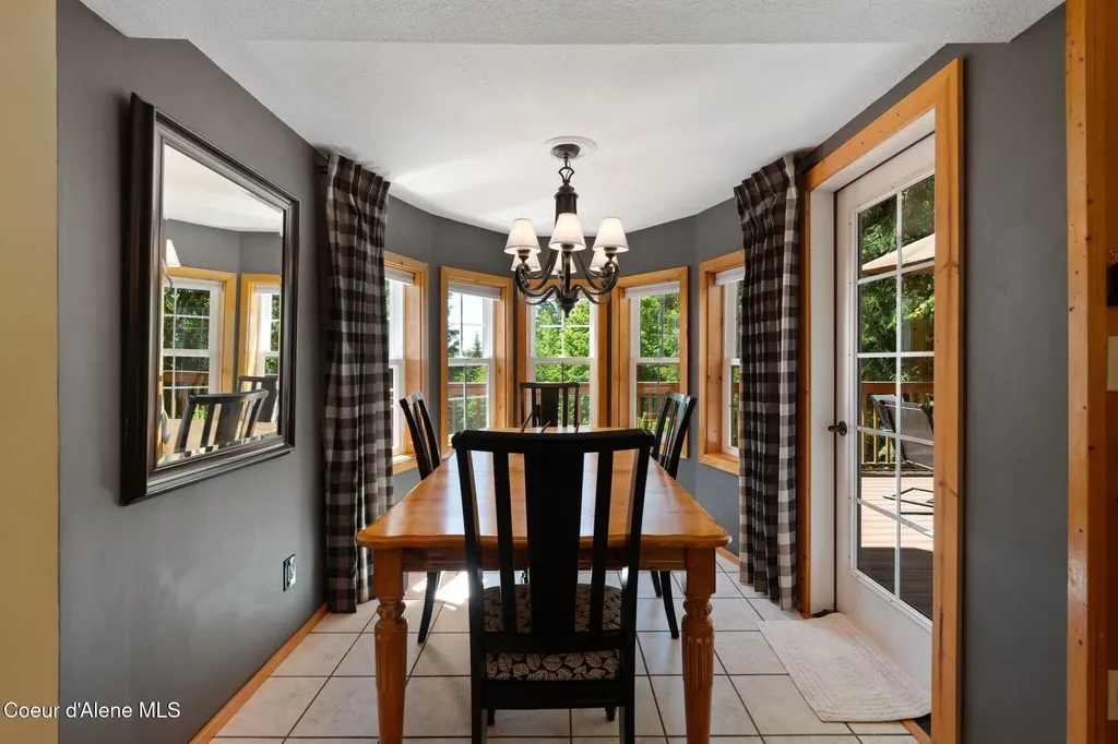 343 W Spring Creek Road Hope ID 83836