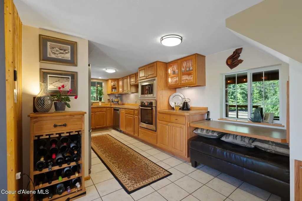 343 W Spring Creek Road Hope ID 83836