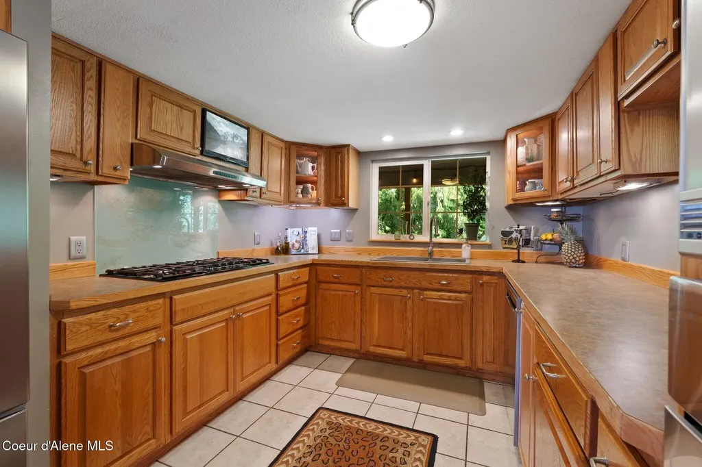 343 W Spring Creek Road Hope ID 83836