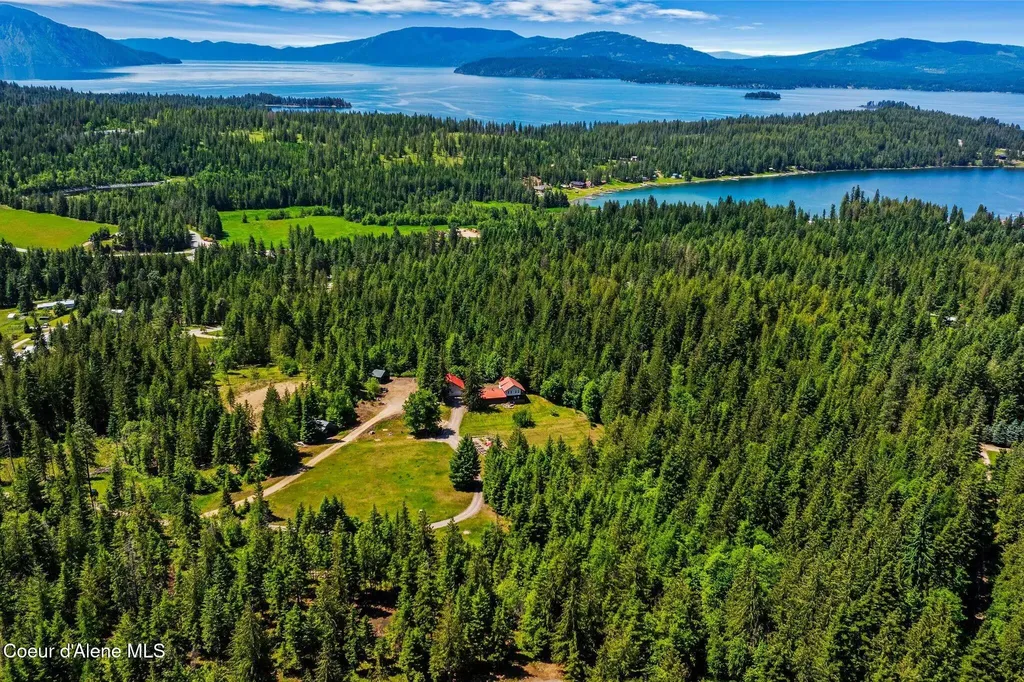 343 W Spring Creek Road Hope ID 83836