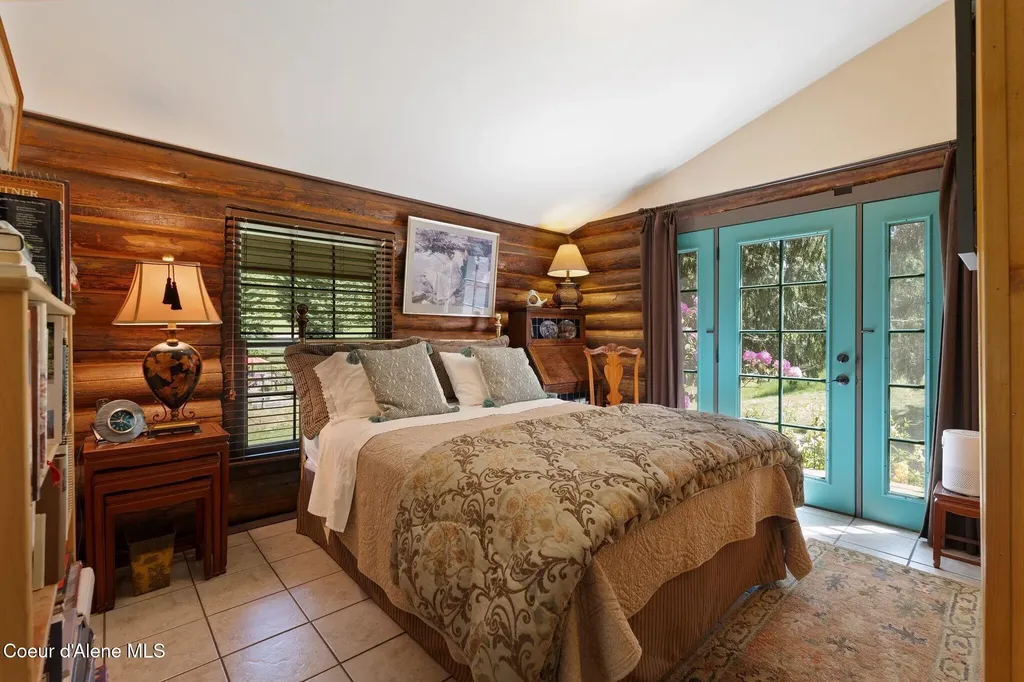 343 W Spring Creek Road Hope ID 83836