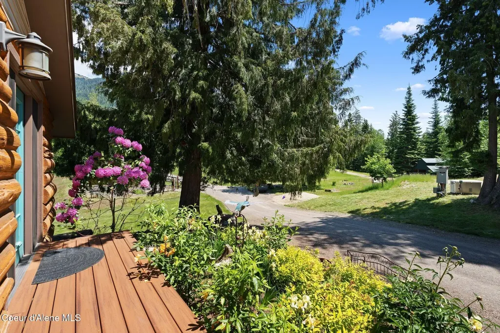 343 W Spring Creek Road Hope ID 83836