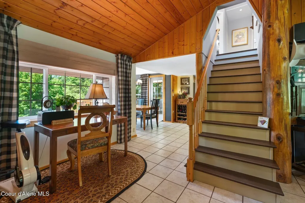 343 W Spring Creek Road Hope ID 83836