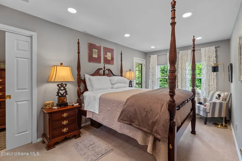 343 W Spring Creek Road Hope ID 83836