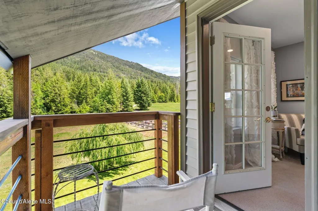 343 W Spring Creek Road Hope ID 83836