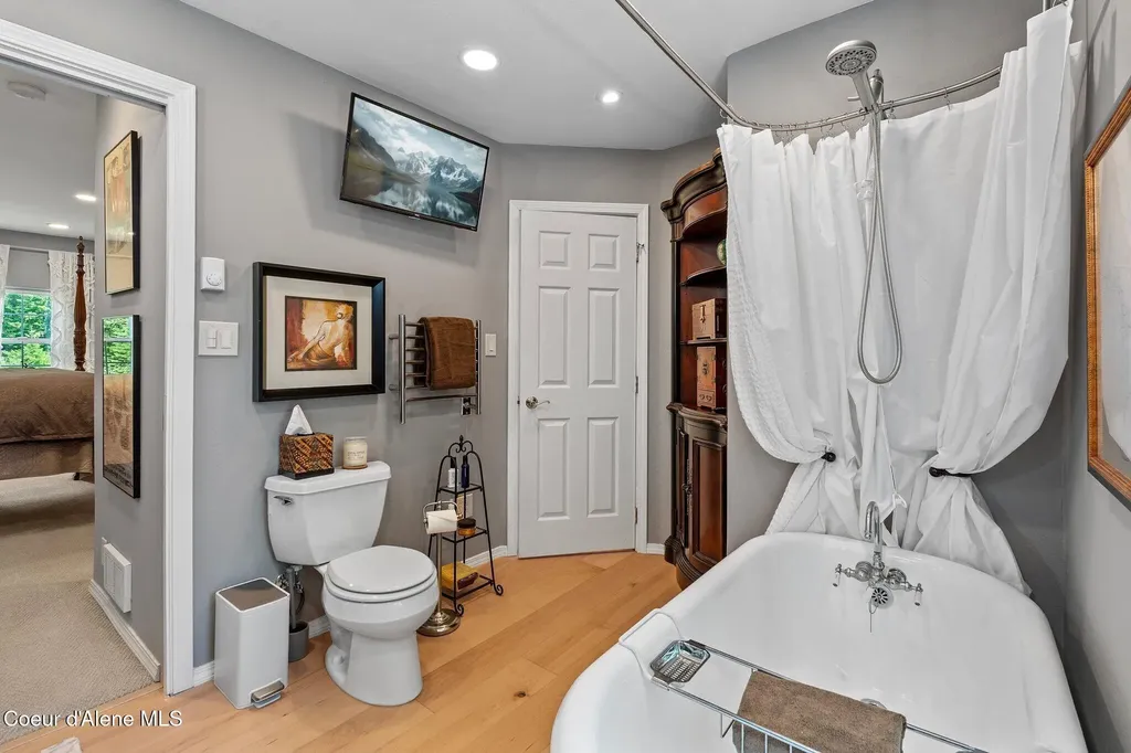343 W Spring Creek Road Hope ID 83836