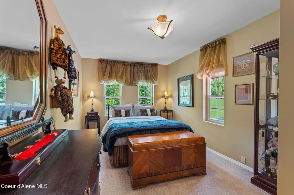 343 W Spring Creek Road Hope ID 83836