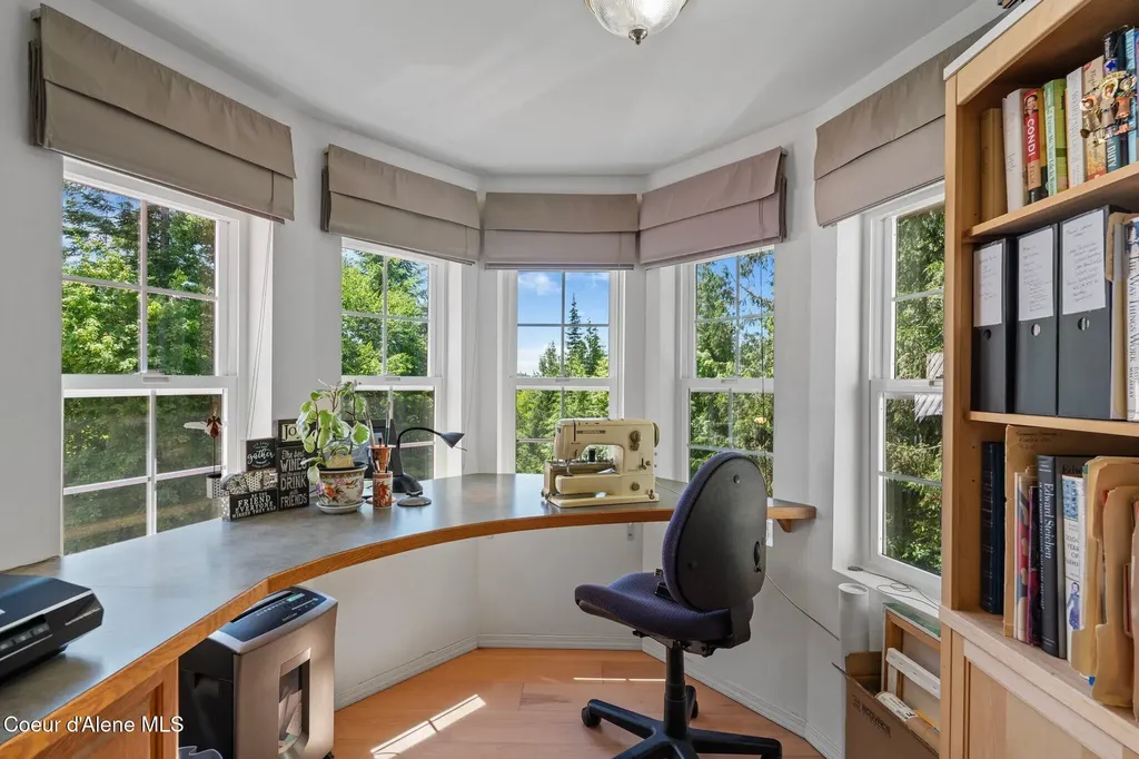 343 W Spring Creek Road Hope ID 83836