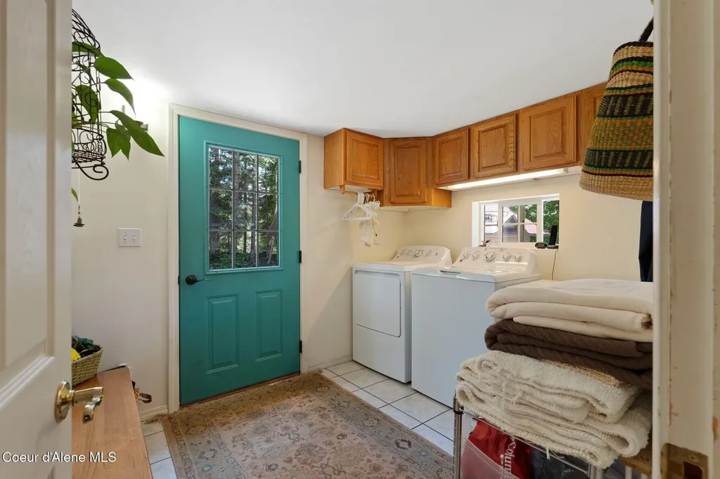 343 W Spring Creek Road Hope ID 83836