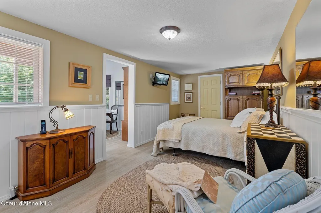 343 W Spring Creek Road Hope ID 83836