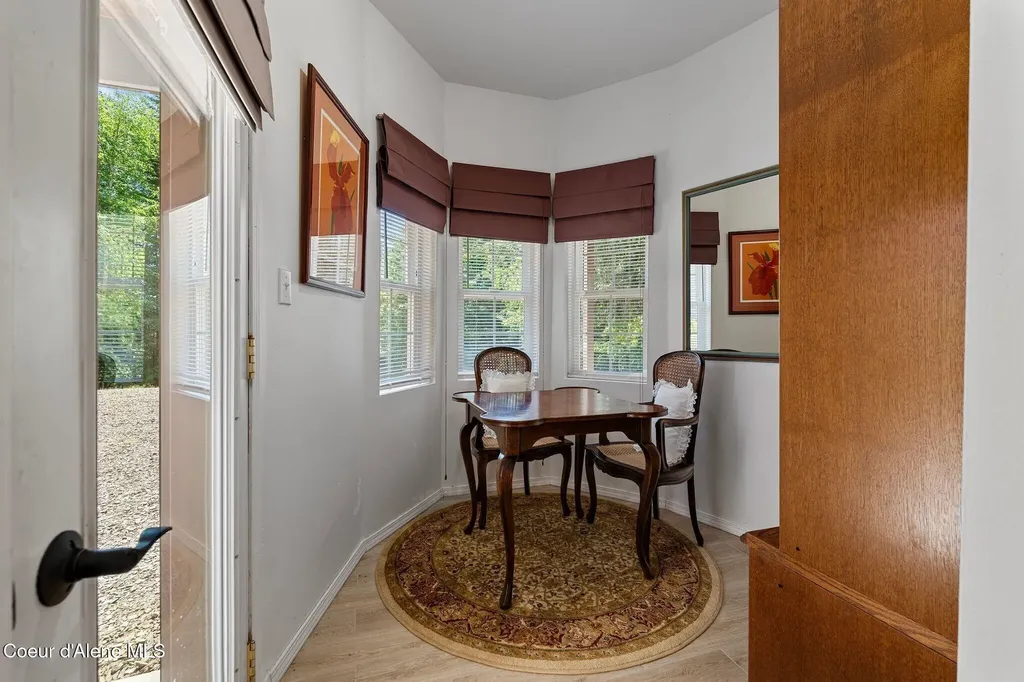 343 W Spring Creek Road Hope ID 83836