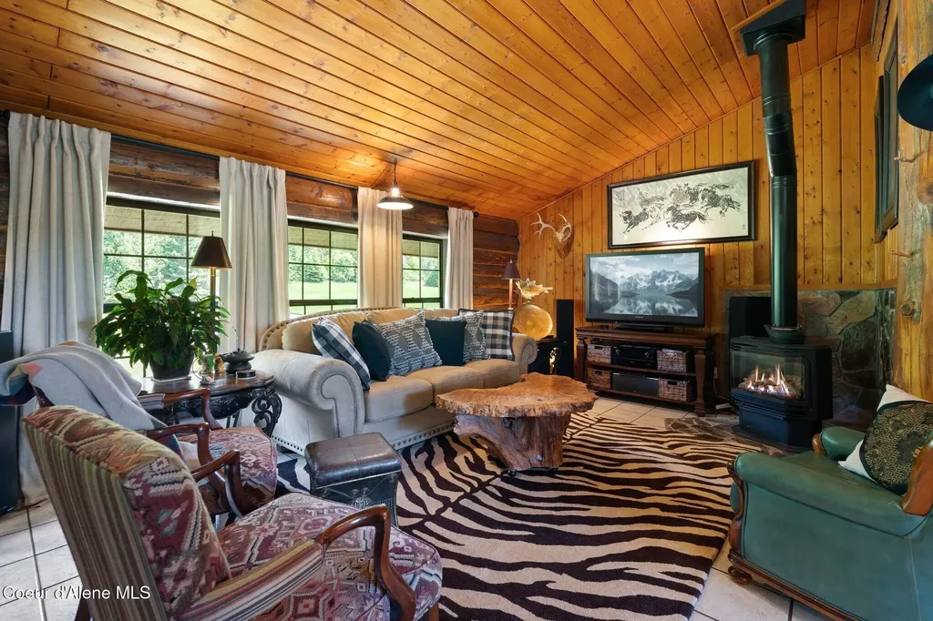 343 W Spring Creek Road Hope ID 83836