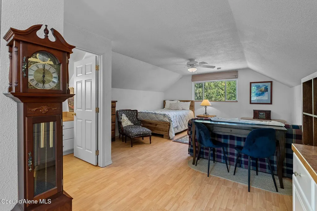 343 W Spring Creek Road Hope ID 83836