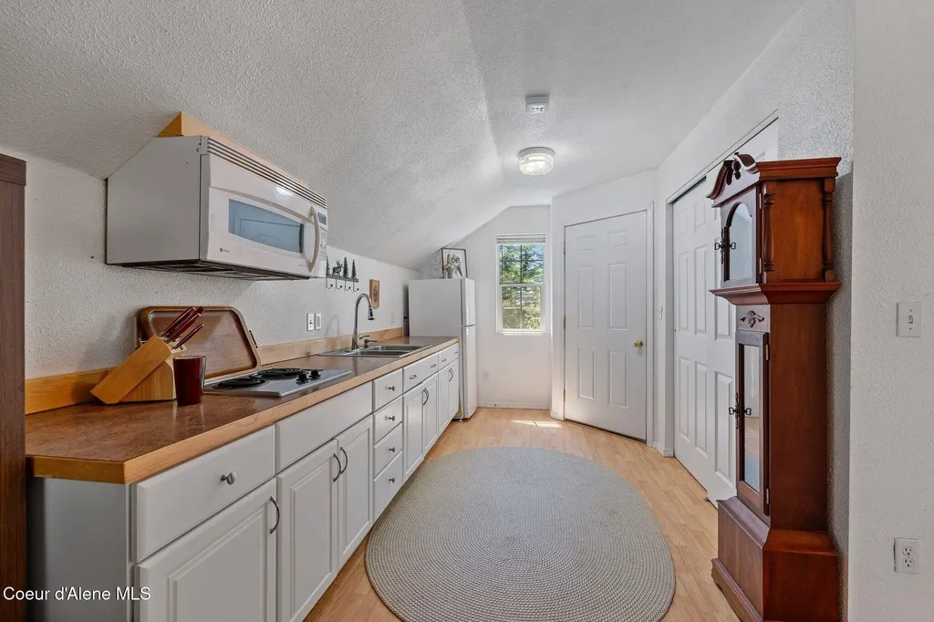 343 W Spring Creek Road Hope ID 83836