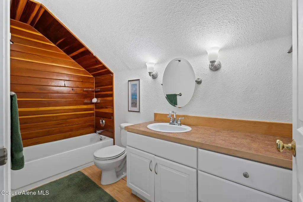 343 W Spring Creek Road Hope ID 83836