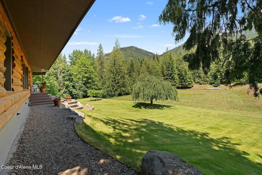 343 W Spring Creek Road Hope ID 83836