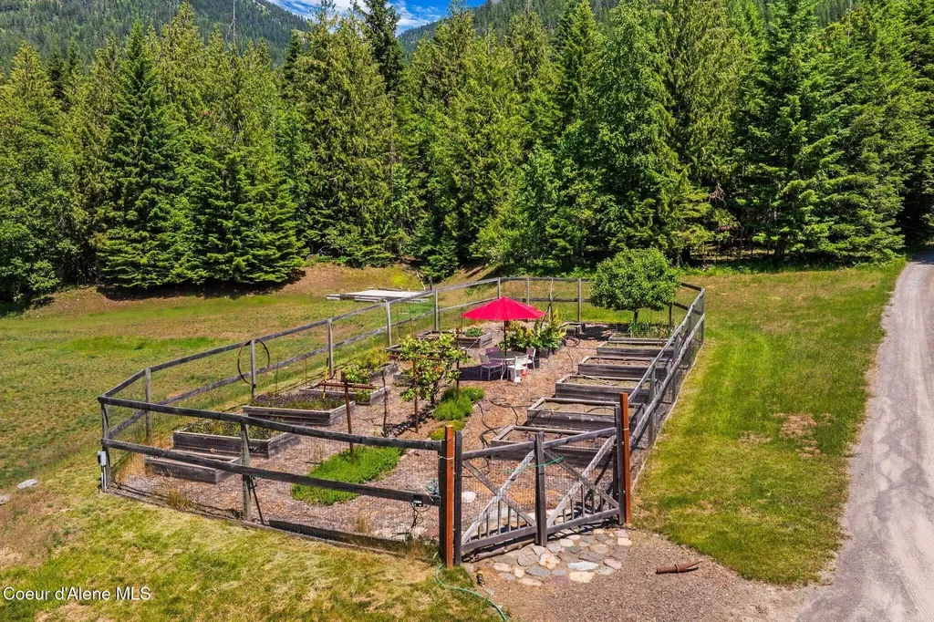 343 W Spring Creek Road Hope ID 83836