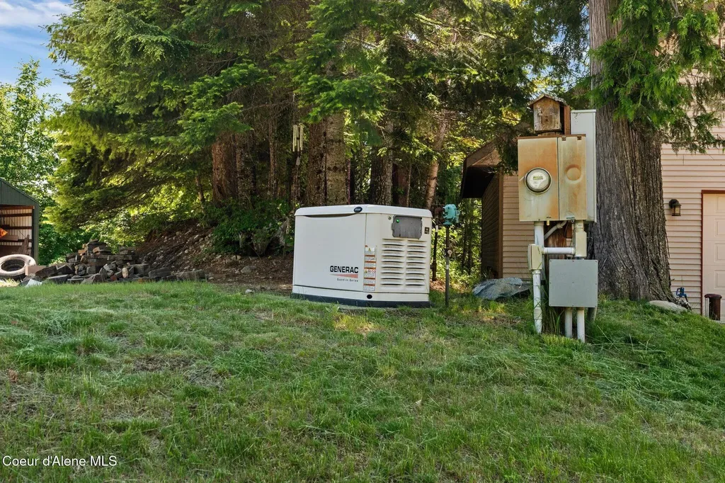 343 W Spring Creek Road Hope ID 83836